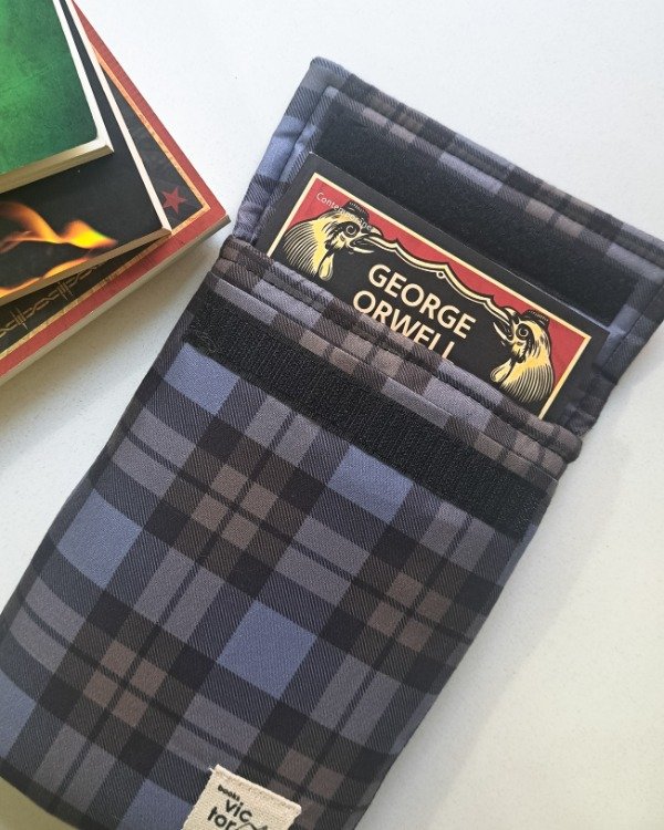 Producto - Funda para libros pocket Outlander IMPERMEABLE