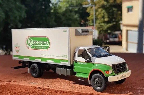 Producto - Ford F-14000 La Serenísima