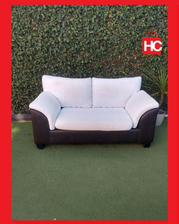 Producto - Sillón de Dos Plazas Base Oscura/Asiento Claro
