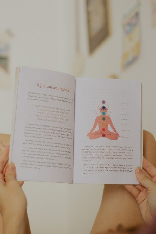 Producto - Libro: "Abrazo, el recorrido por mis chakras" - 2