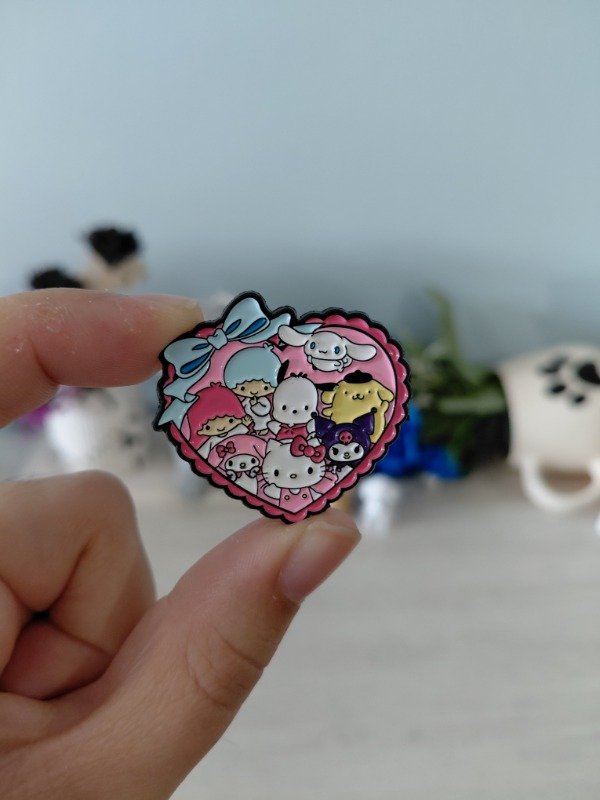 Producto - Pin metalizado - Sanrio #1636