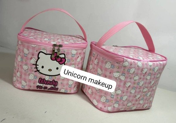 Producto - Neceser kitty (viene con el nombre del personaje) demora 20 dias habiles