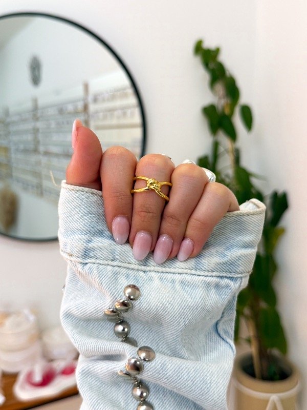 Producto - Anillo acero dorado doble nudo medio