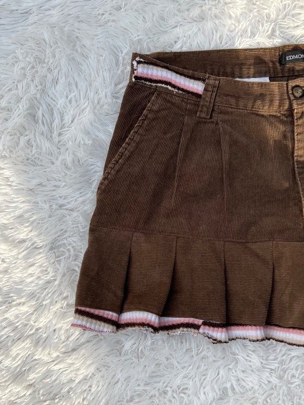 Mini falda custom de corderoy de talle 42 — imagen 3