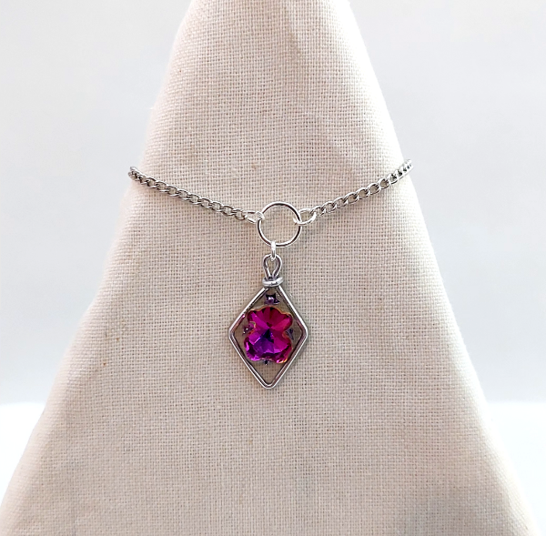 Producto - Collar Osito de cristal fucsia