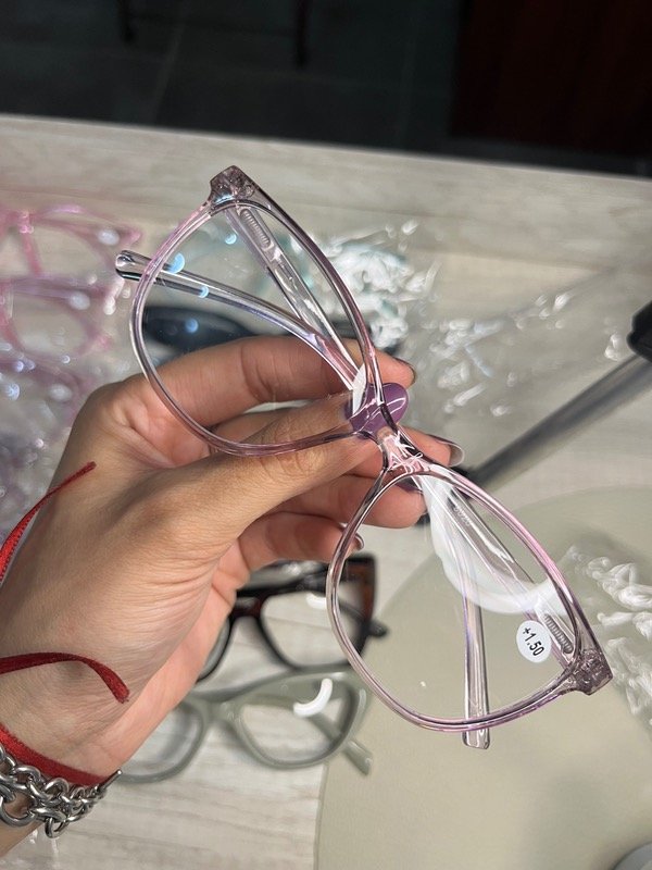 Producto - Lentes con aumento lila