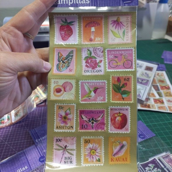 Producto - Plancha grande stickers troquelados. Mundo Pop