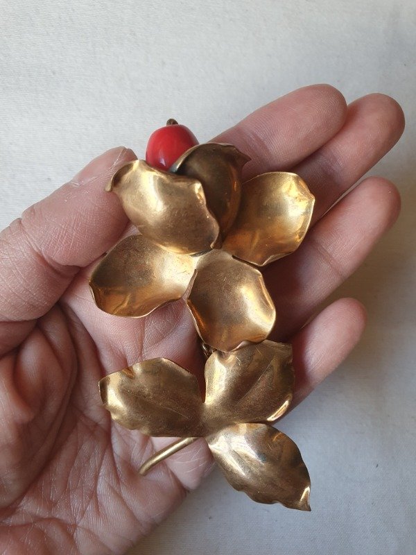 Producto - Broche 40s Jardín de Oro - Rosa con Perla Roja - 10