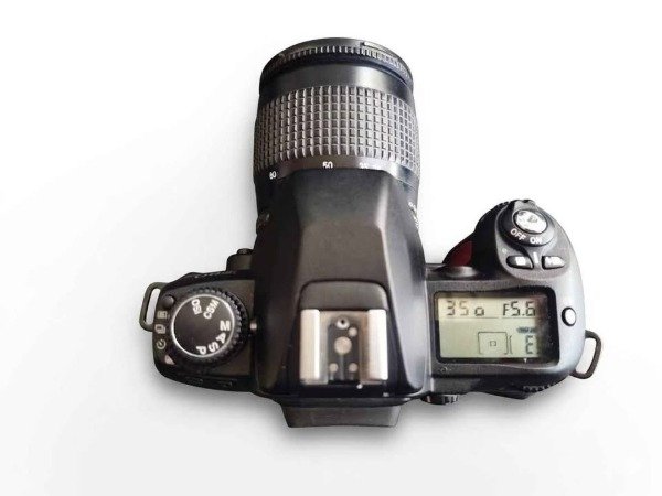 Producto - Nikon F80 con lente 28-80mm - 1