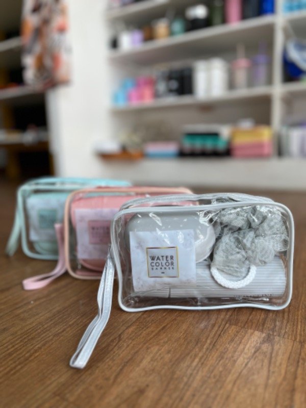 Producto - Kit de Viaje - Neceser + Jabonera + Esponja + Peine + Porta Cepillo