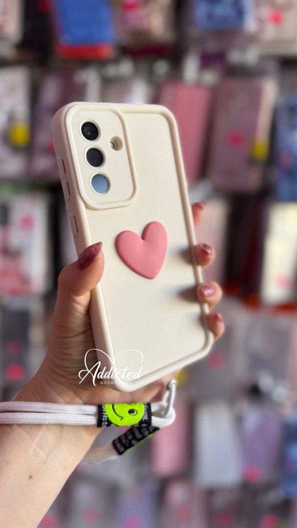 Producto - Case corazon con correa crema