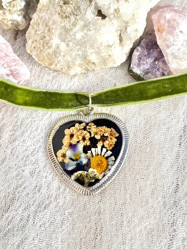 Producto - Choker Corazón Primavera