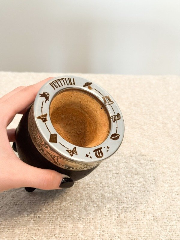 Producto - MATE IMPERIAL NEGRO DE CALABAZA CON GRABADO FUTTTURA + BOMBILLA DE REGALO