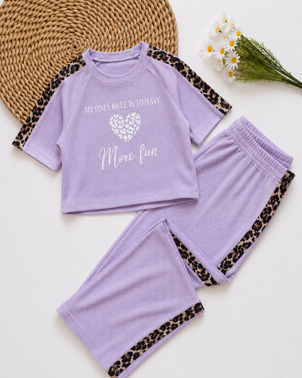 Producto - CONJUNTO LOVE PRINT LILA (REMERA + PALAZO)