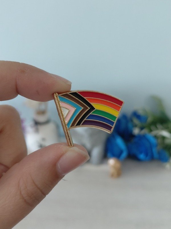 Producto - Pin metalizado - Bandera LGBTQI+ #0480