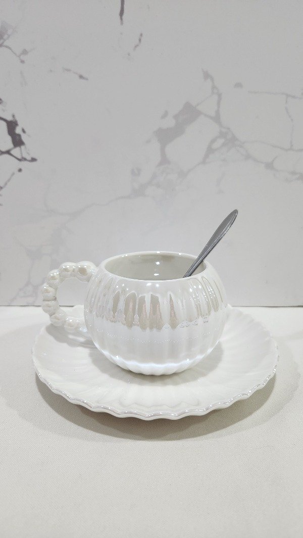 Producto - Taza tornasolada blanca + plato + cuchara