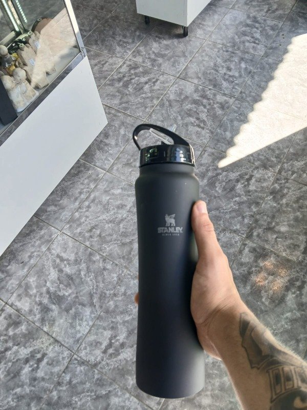 Producto - BOTELLA TERMICA STANLEY NEGRA 600ML