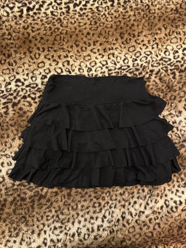 Producto - MINI CON VOLADOS DE MODAL NEGRA