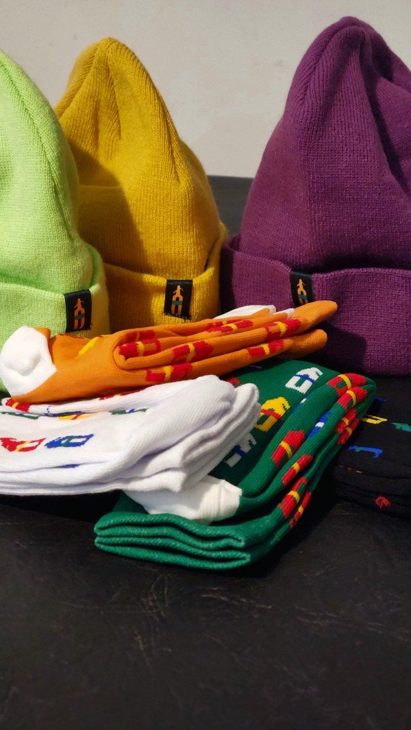 Producto - COMBO INVIERNO: MEDIAS + GORRITO