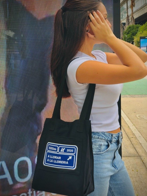 Producto - Tote "a llorar a la lloreria"