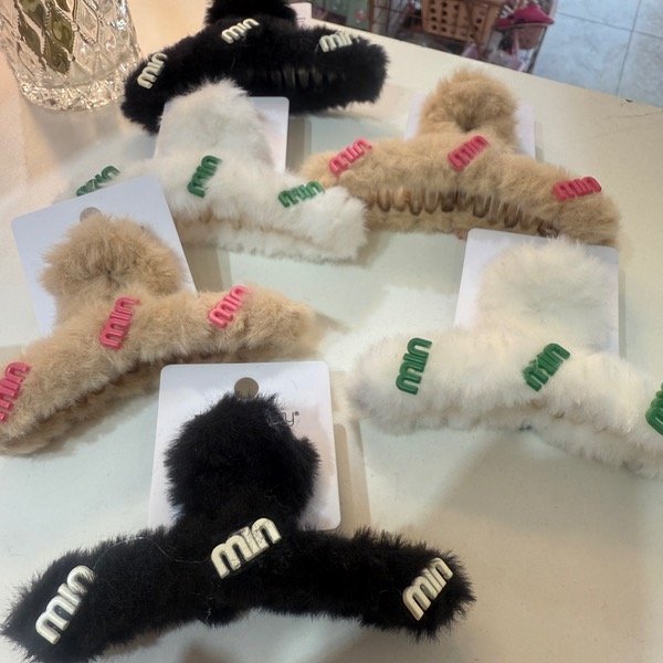 Producto - Broche de Pelo Peluche