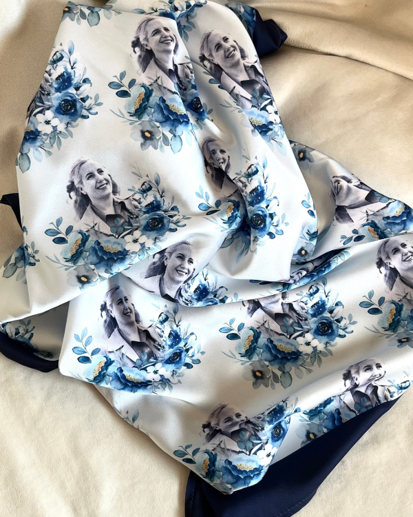 Producto - Pañuelo de seda celeste