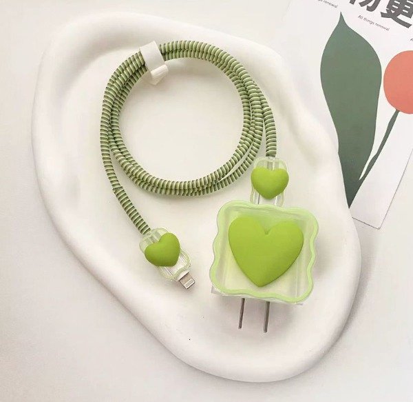 Producto - Protector de Cable + Cargador Corazon verde
