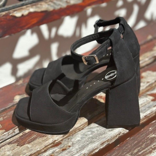 Producto - Carola Negro Gamuza