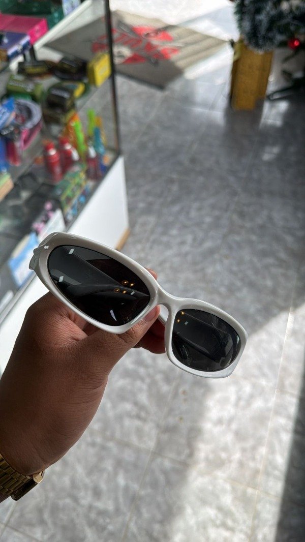 Producto - LENTE OVALADO BLANCO