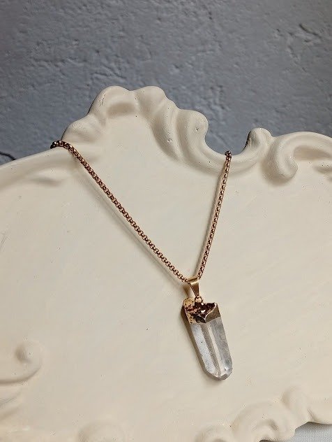 Producto - Collar CLARIDAD piedra CUARZO CRISTAL - Acero dorado