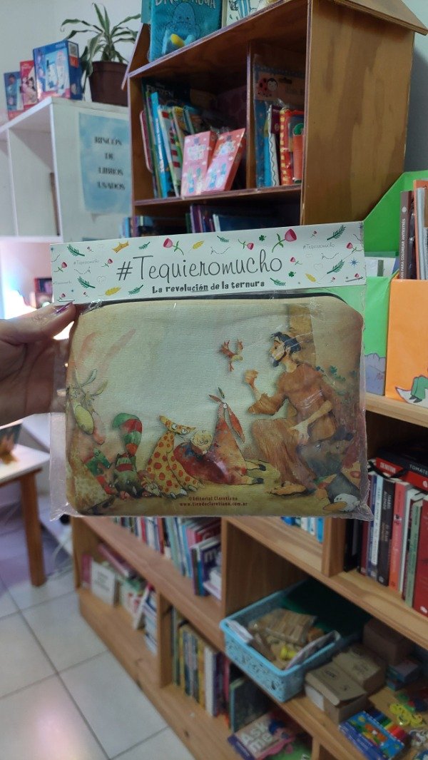 Producto - Cartuchera Santitos