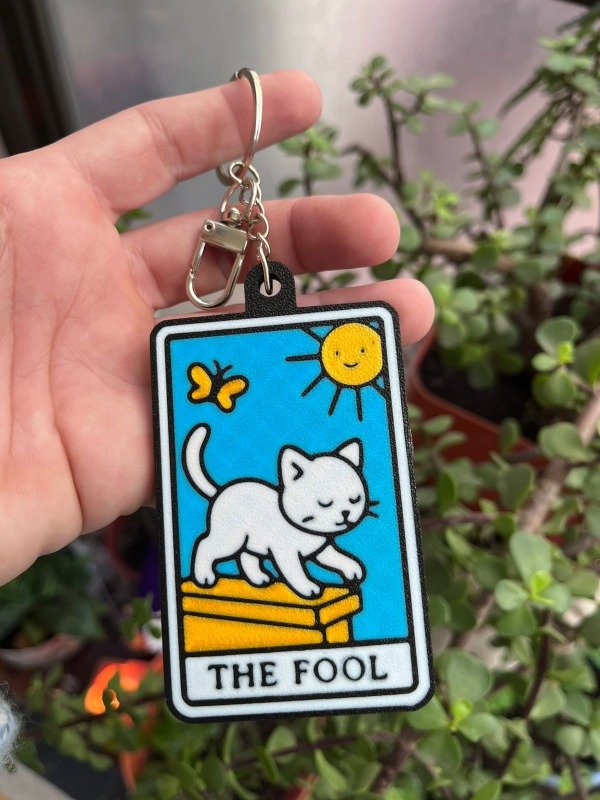 Producto - LLAVERO CARTA DE TAROT- CAT EL LOCO