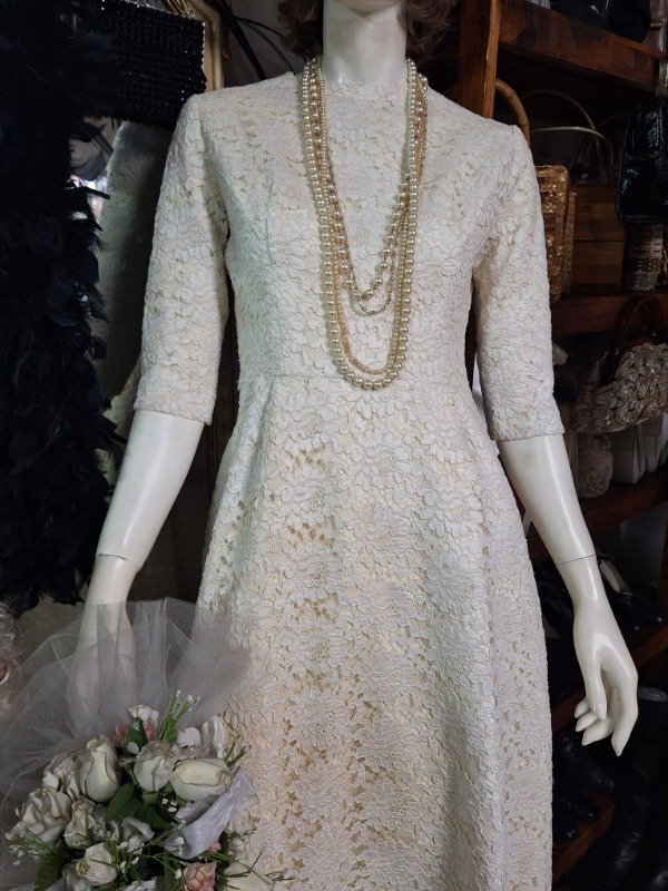 Producto - Vestido de Novia de Guipiur con cola - 3