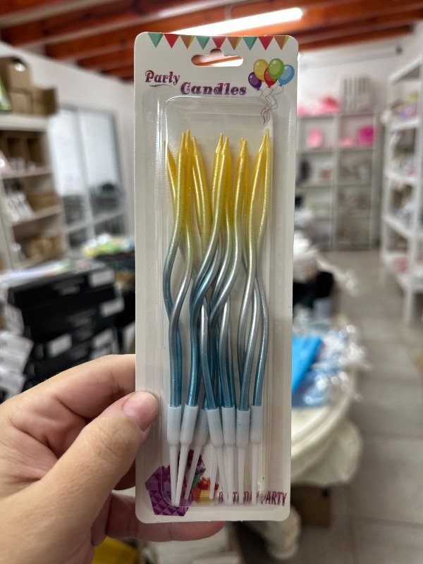 Producto - VELA CON ONDAS AMARILLO PLATA CELESTE