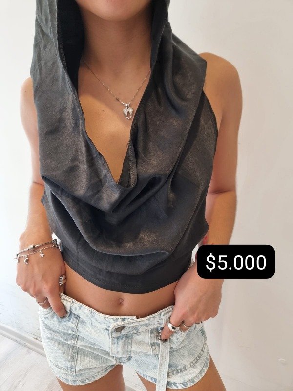 Producto - TOP CON CAPUCHA