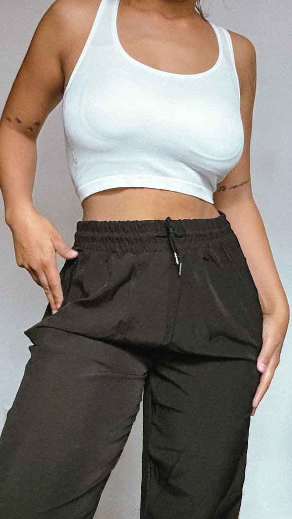 Producto - Jogger rompeviento unisex