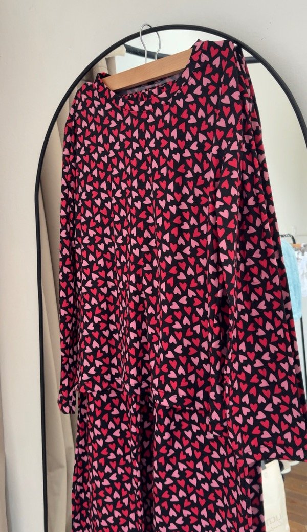 Producto - Pijama largo María negro corazones