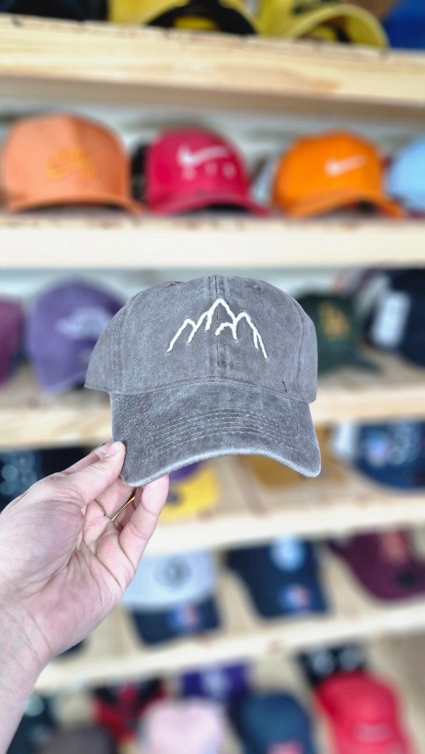 Producto - GORRA VINTAGE MONTAÑA GRIS