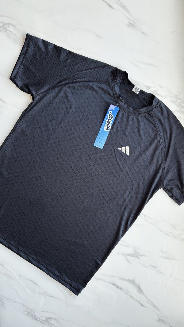 Producto - Adidas negra T5