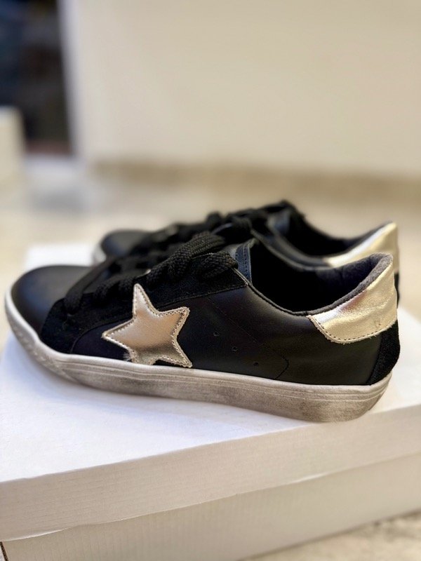 Producto - Zapatillas Golden estrella negra