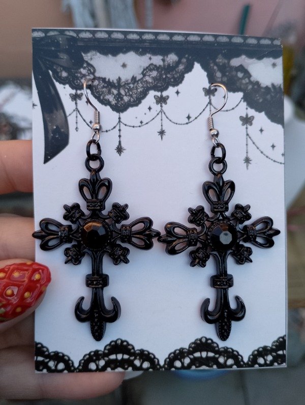 Producto - Aros cruz negra (1 par en stock)