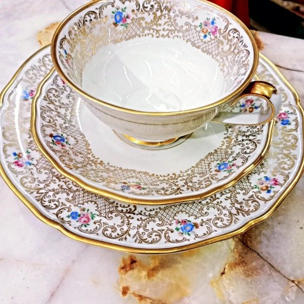 Producto - Trio de porcelana con oro