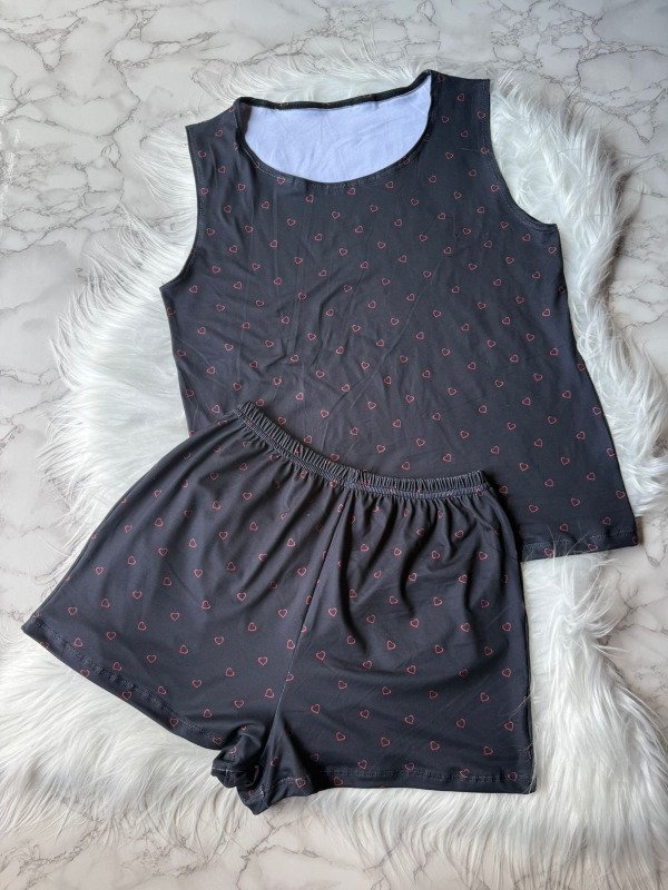 Producto - Pijama corto de short y musculosa ancha - Negro con Corazones