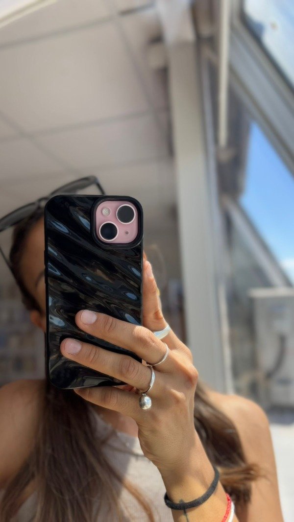 Producto - Funda WAVY 2.0 Negra (Iphone 12/12 Pro)