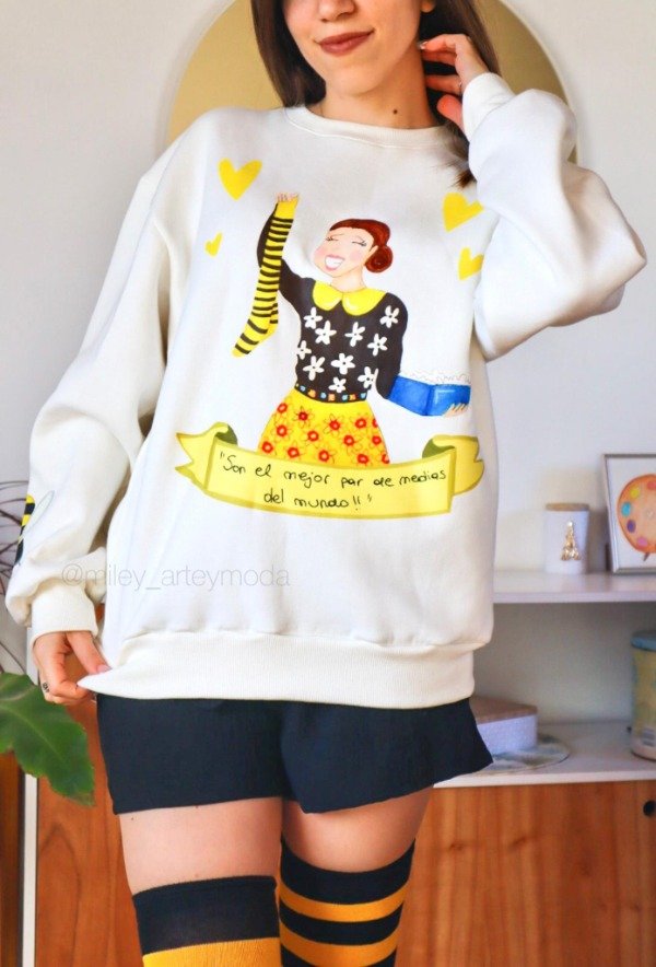 Producto - Buzo + Medias de abejita y STICKERS  de REGALO(Talle S/M y L-XXL) A PEDIDO