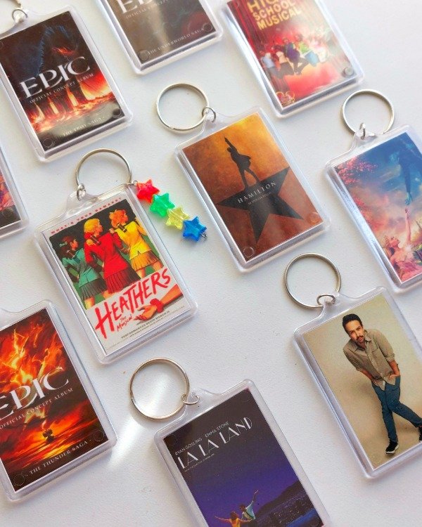 Producto - LLAVEROS MUSICALES CONTENEDOR ACRÍLICO - PERSONALIZADOS
