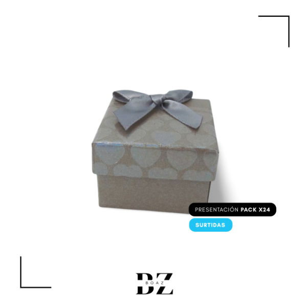 Producto - ESTUCHE REGALO X 24 PCS 5X5 CM CON MOÑO C.SURTIDO - 2033-1 - 2
