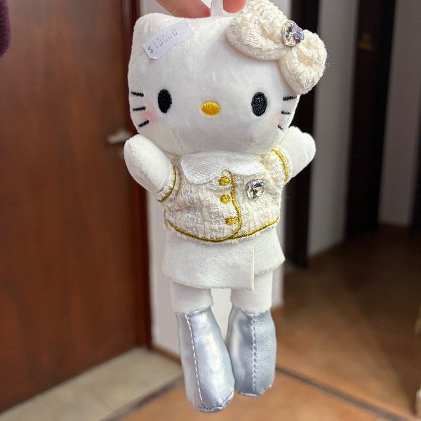 Producto - Llavero Kitty señorita con traje blanco 20cm