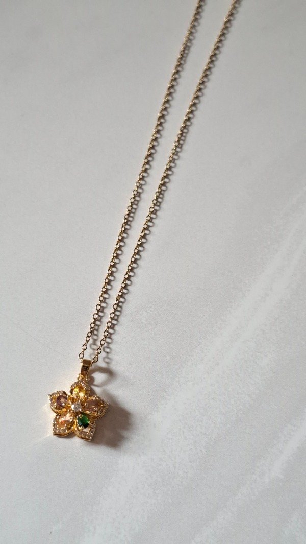 Producto - Cadena de acero dorqdo dije giratorio flor colores