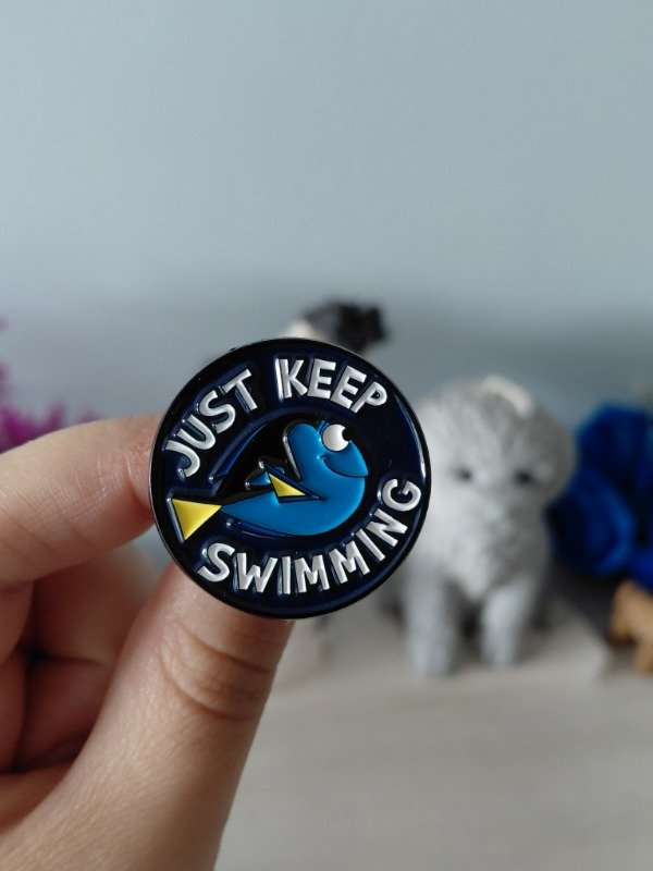 Producto - Pin metalizado - Buscando a Nemo "Just keep swimming" #2045
